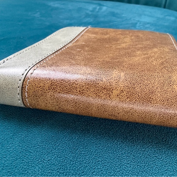 Attack on Titan Anime Bifold Wallet - Picture 4 of 7